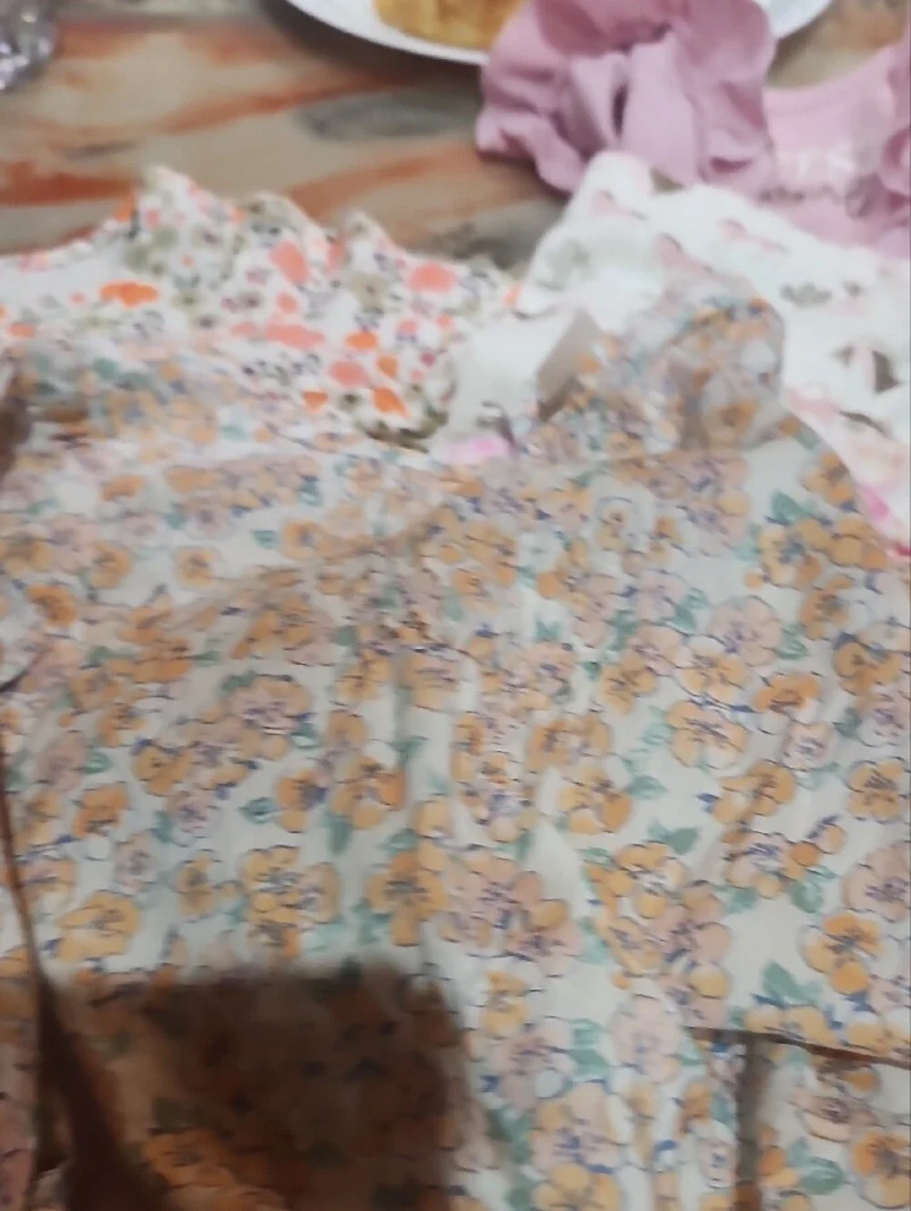 2 Onsies 9 Mo 2 Onsies 6-9 Mo 2 Outfits 6-9 Mo 1 Blouse 9 Mo 1 Top 9 Mo